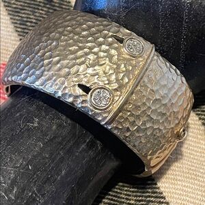 Tat2 NWOT Gold Hammered Magnetic Bangle Bracelet